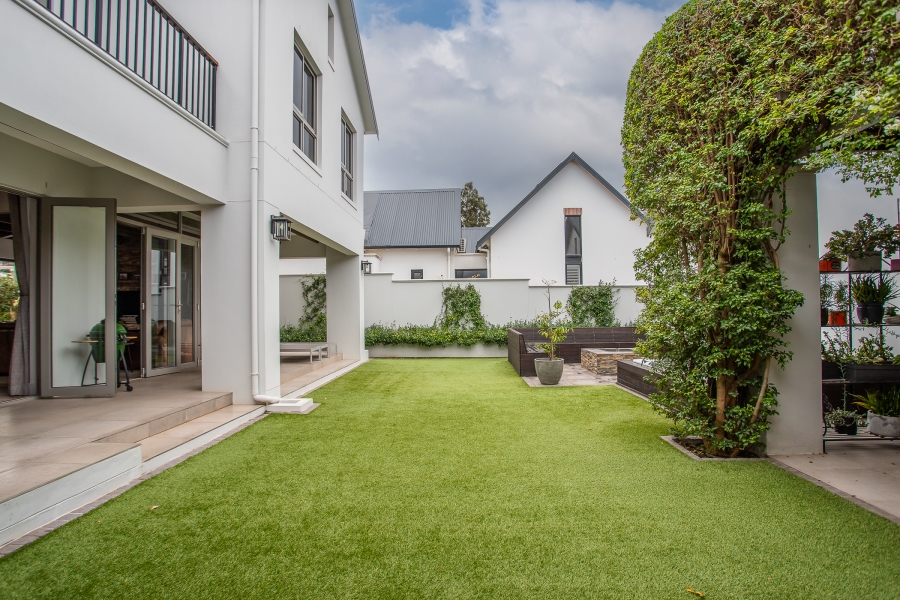 4 Bedroom Property for Sale in Lemoenkloof Western Cape